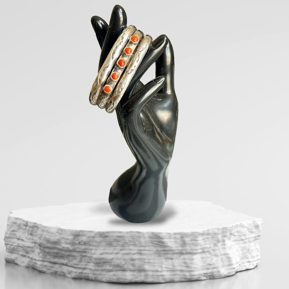 GORGEOUS VINTAGE 1960'S NAVAJO CORAL STERLING SILVER CUFF - Picture 1 of 7